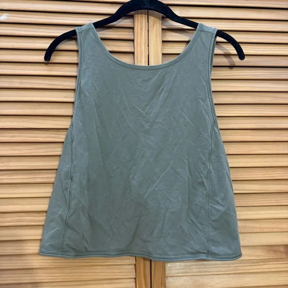Lululemon Athletica Green open Back Top size 4